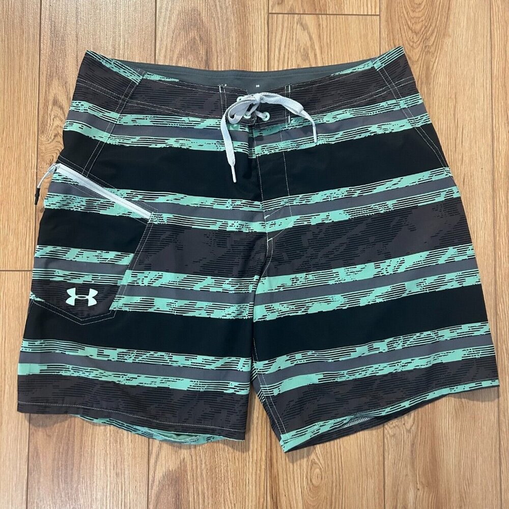 Under Armour Board Shorts Mens 38 Loose Fit Heatgear Striped Green Black EUC